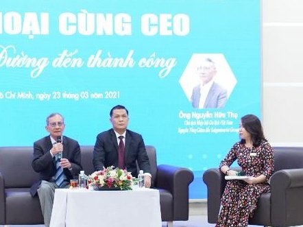 Sinh vien Hutech doi thoai cung CEO hinh anh