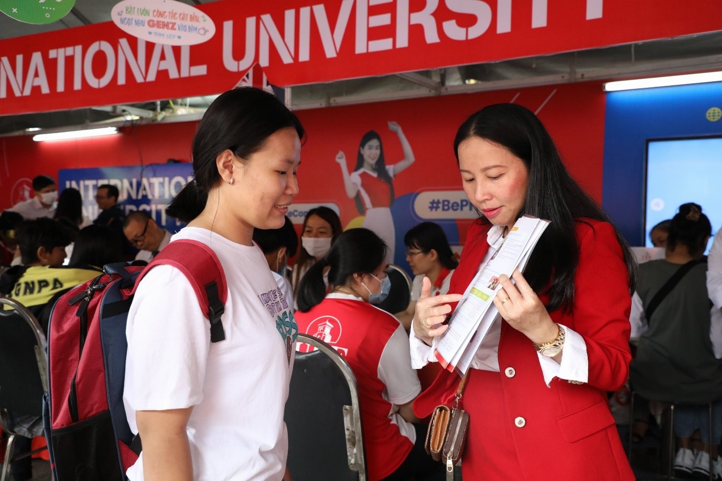 Kinh doanh quoc te - nganh hut thi sinh cua nhieu truong dai hoc hinh anh