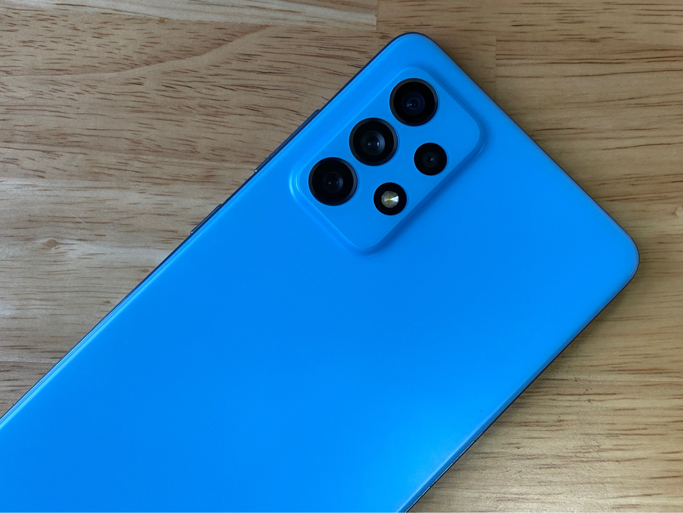 Samsung A72 duoc nang cap camera anh 1