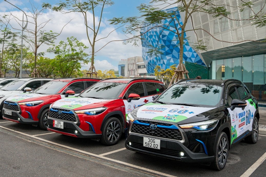 Toyota Corolla Cross Hybrid dong hanh chien dich Gio Trai Dat 2021 hinh anh
