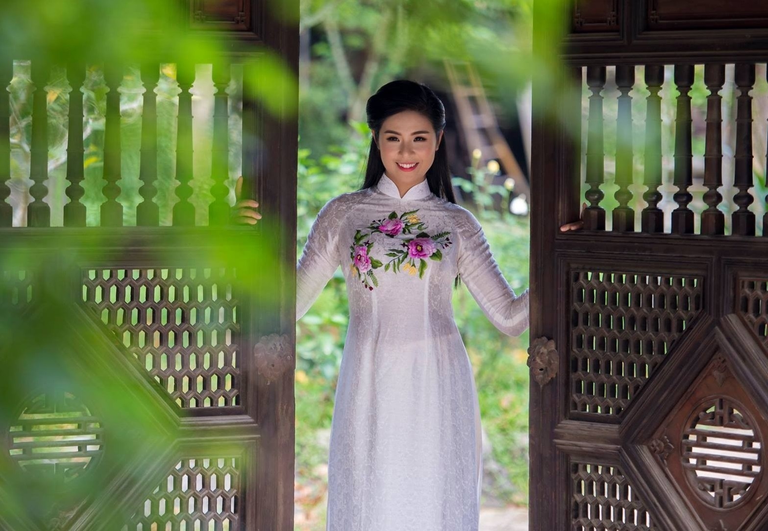 NTK Thanh Thuy goi y cach chon ao dai theo dang nguoi hinh anh