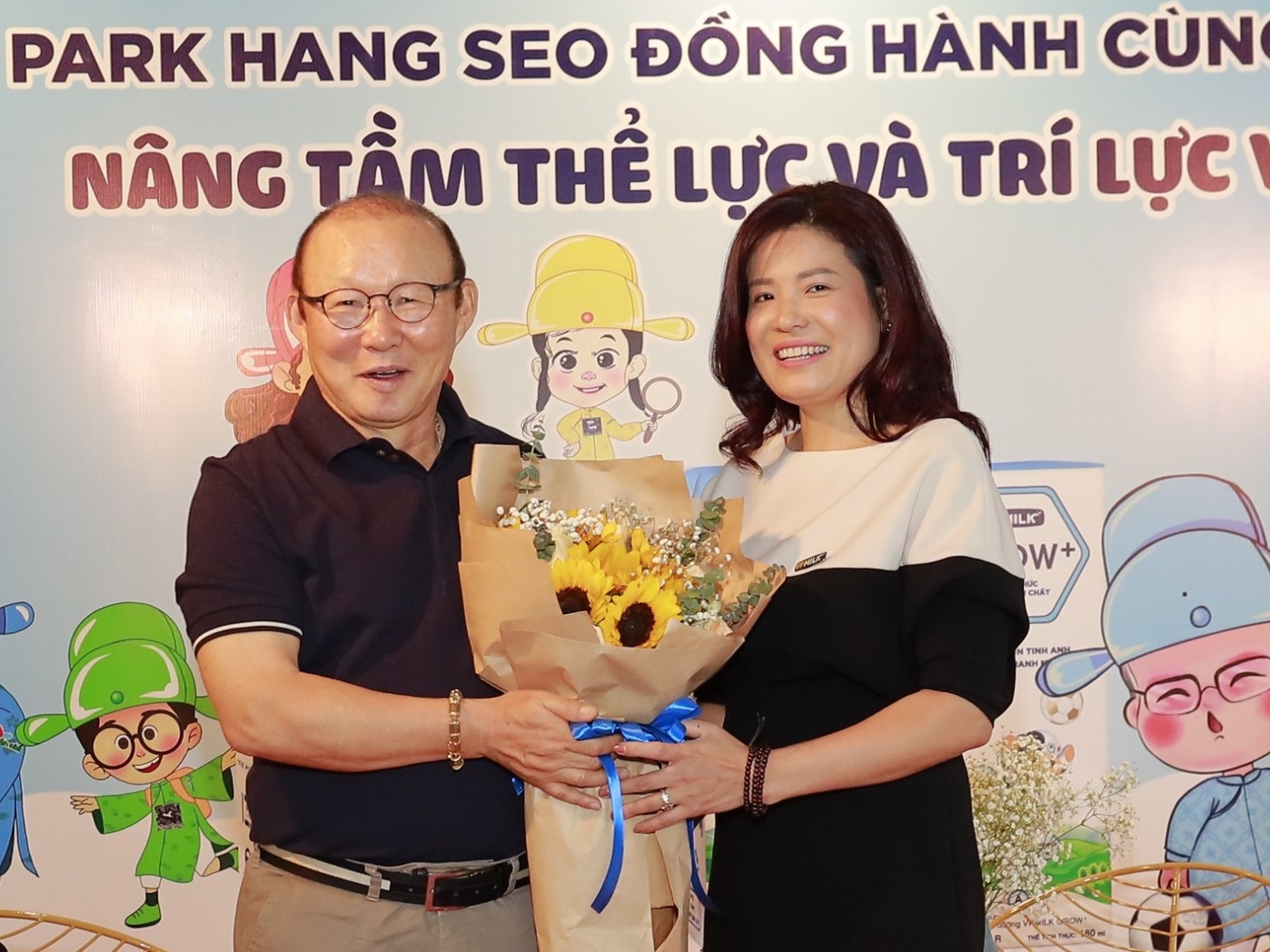 HLV Park Hang-seo tiep tuc cung VPMilk nang cao the luc, tri luc Viet hinh anh
