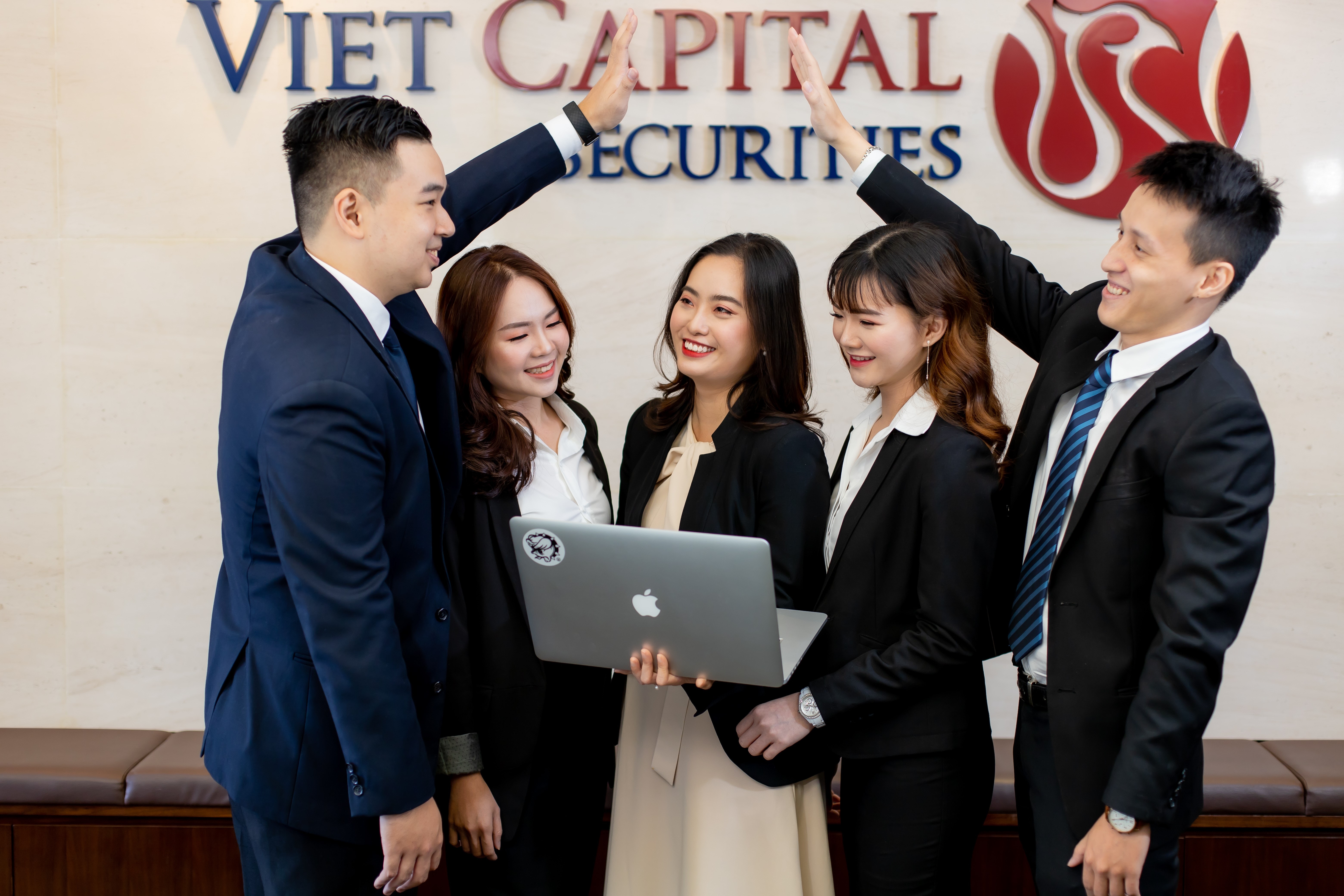 VCSC nhan chuoi giai thuong quoc te danh gia hinh anh