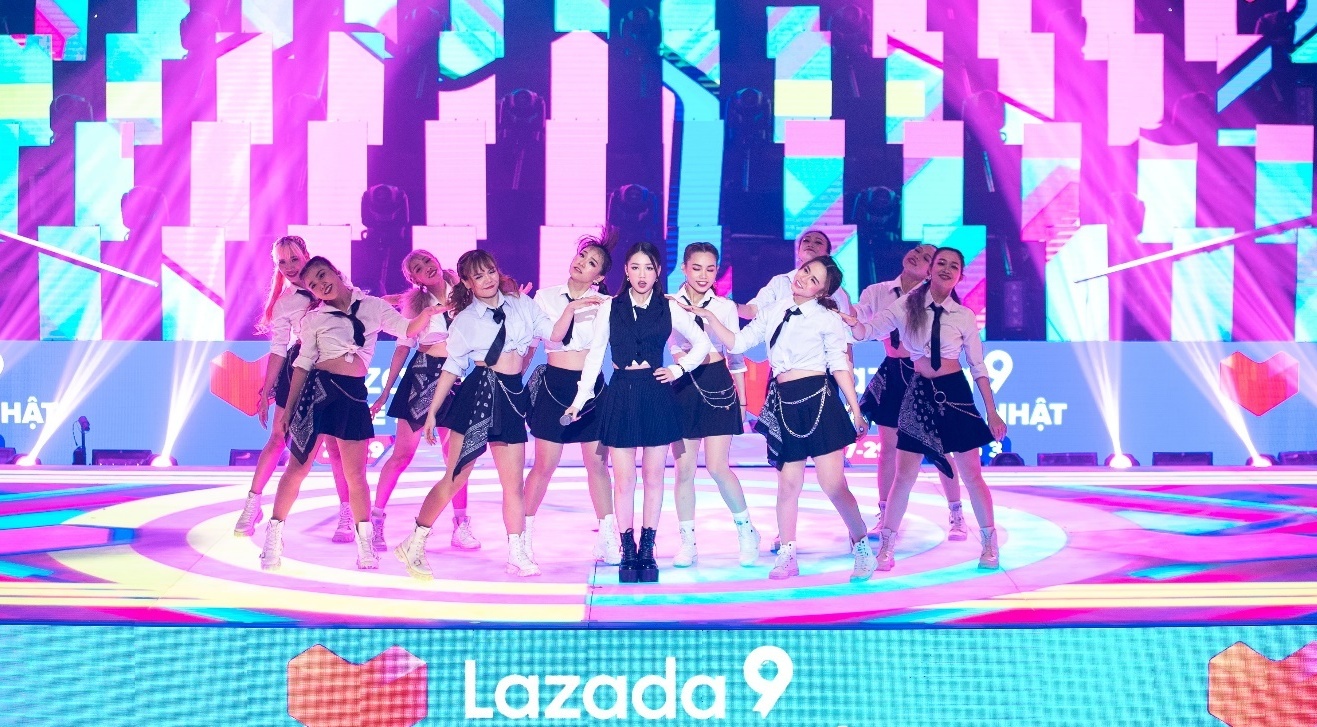 Lazada,  Lazada Super Party anh 15