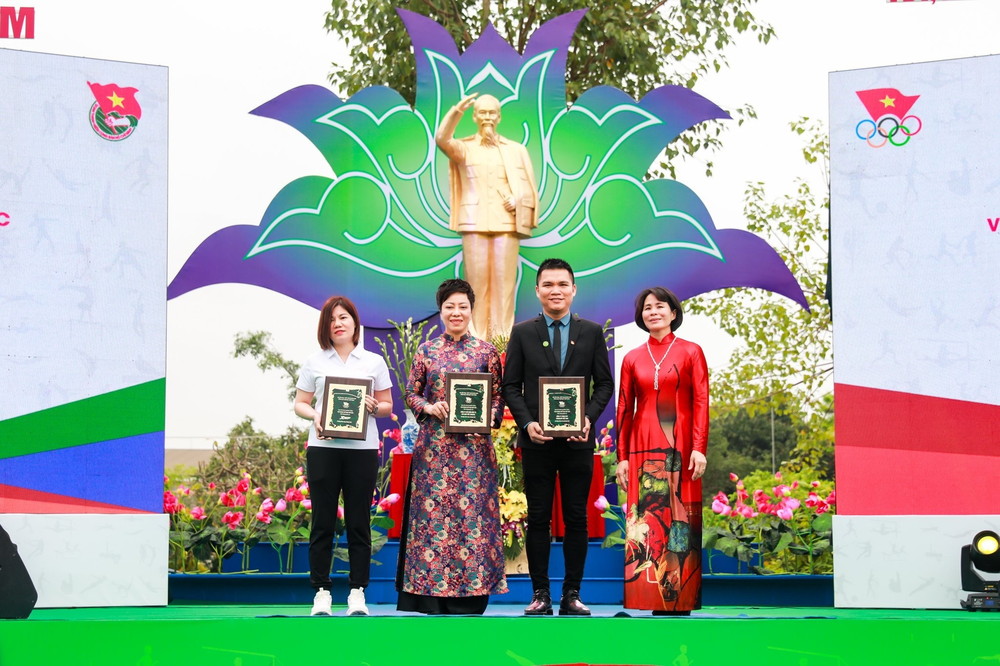 Cong ty Co phan Dau tu Sen Nam Viet anh 2