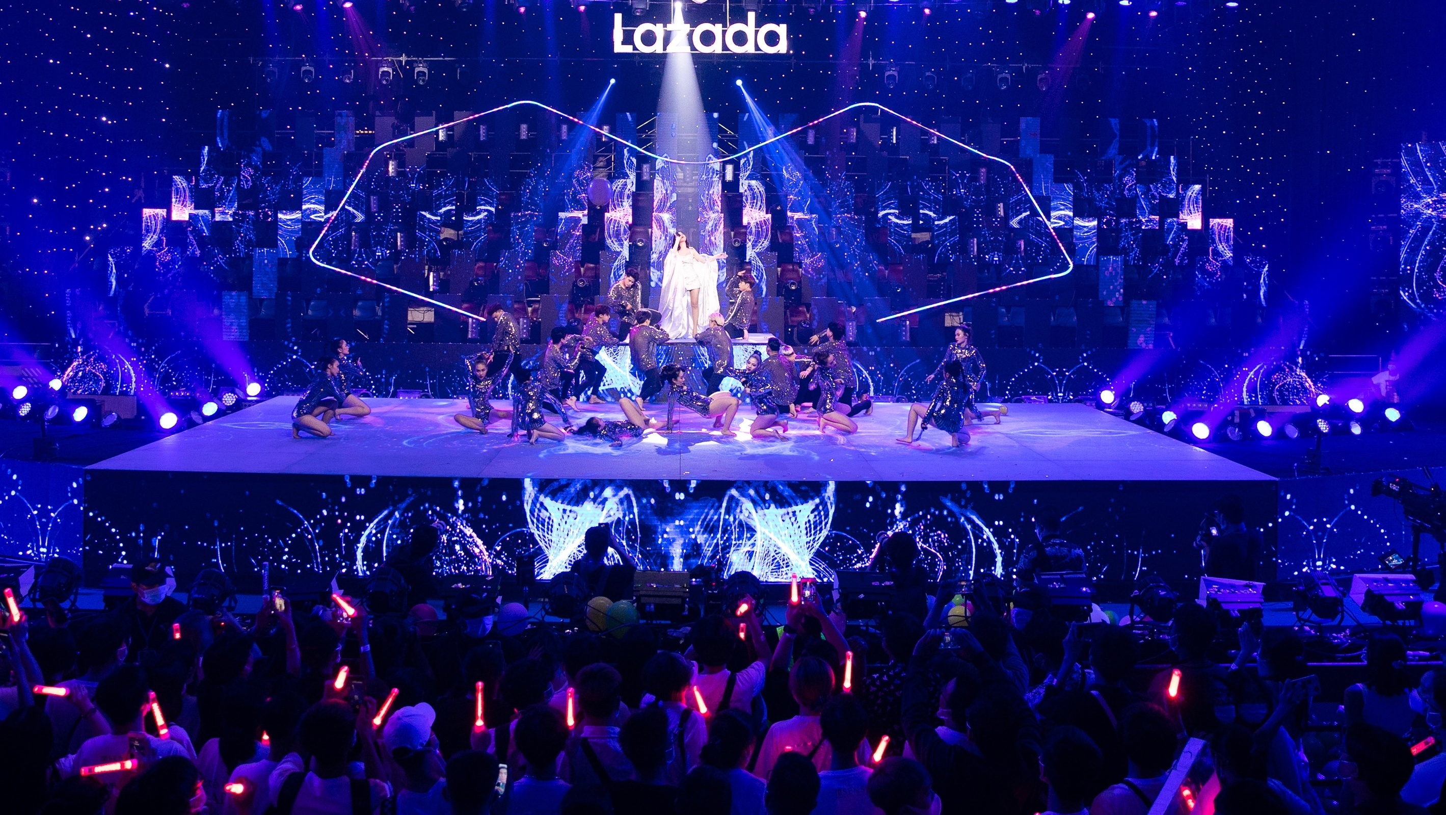 Lazada,  Lazada Super Party anh 8
