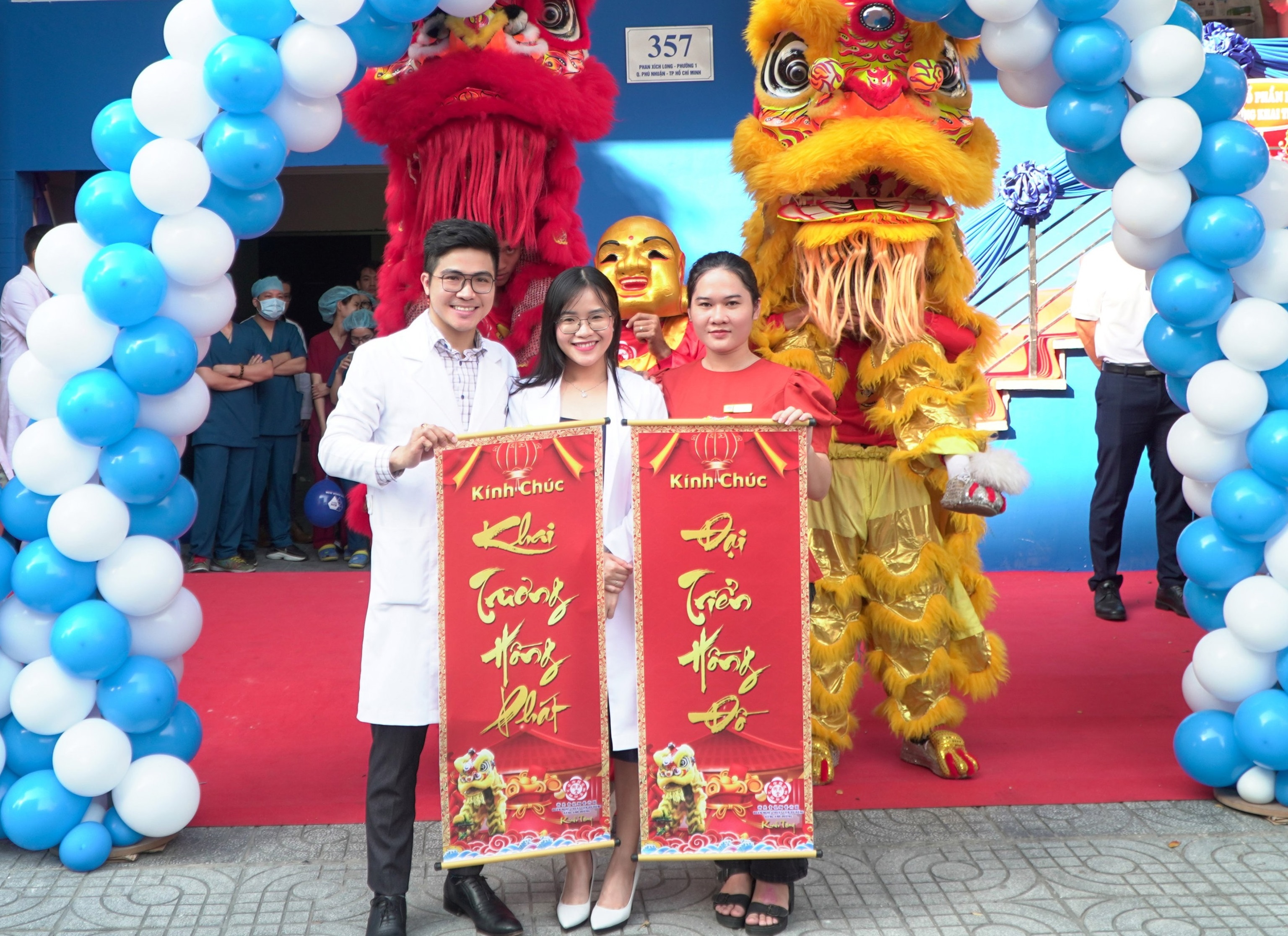 Nha khoa Kim tang toc mo rong chuoi phong kham hinh anh