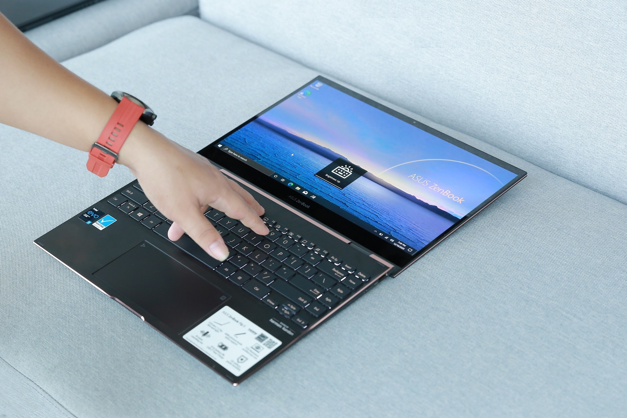 Dan cong so hien dai chon laptop the nao? hinh anh