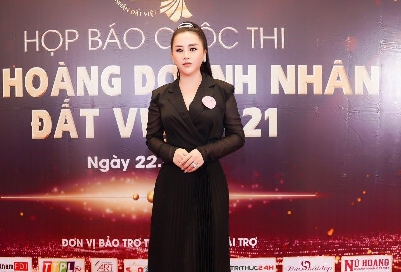 Hoa hau Thao Nguyen lam giam khao Nu hoang Doanh nhan dat Viet mua 3 hinh anh