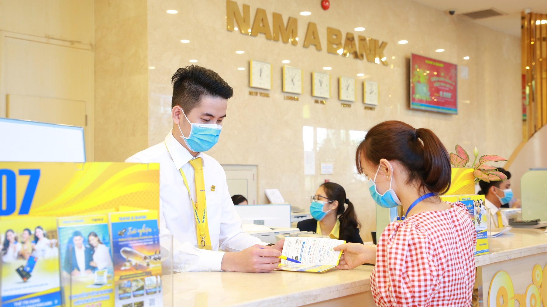 Nam A Bank,  vaccine covid-19 anh 1
