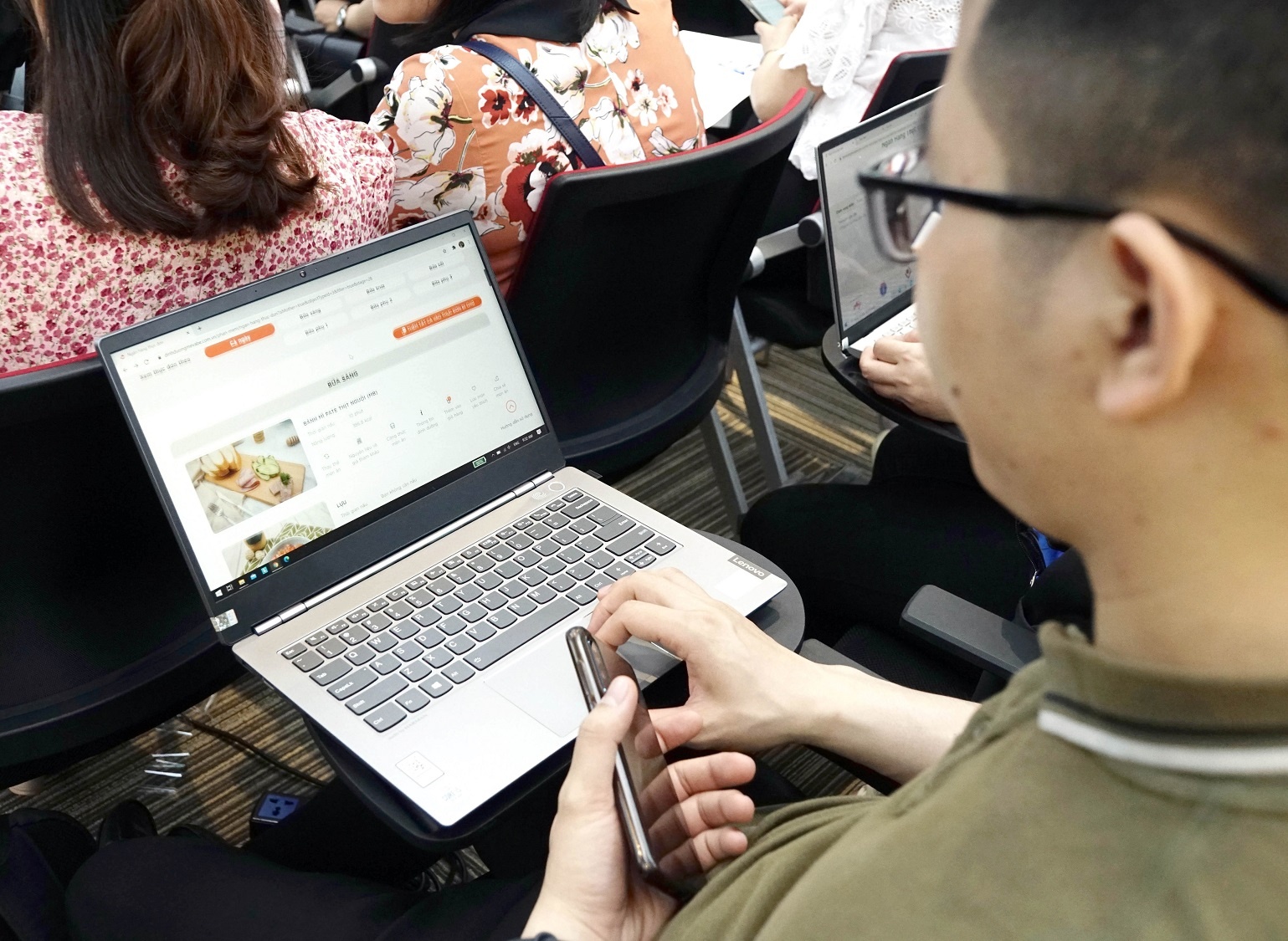 Can bo y te tham gia tap huan phan mem dinh duong cho ba me, tre em hinh anh