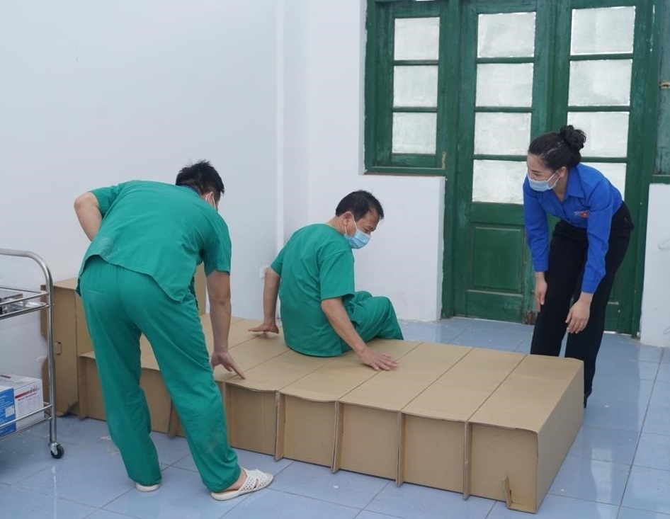 Giai phap giuong giay tiep suc nganh y te chong dich hinh anh