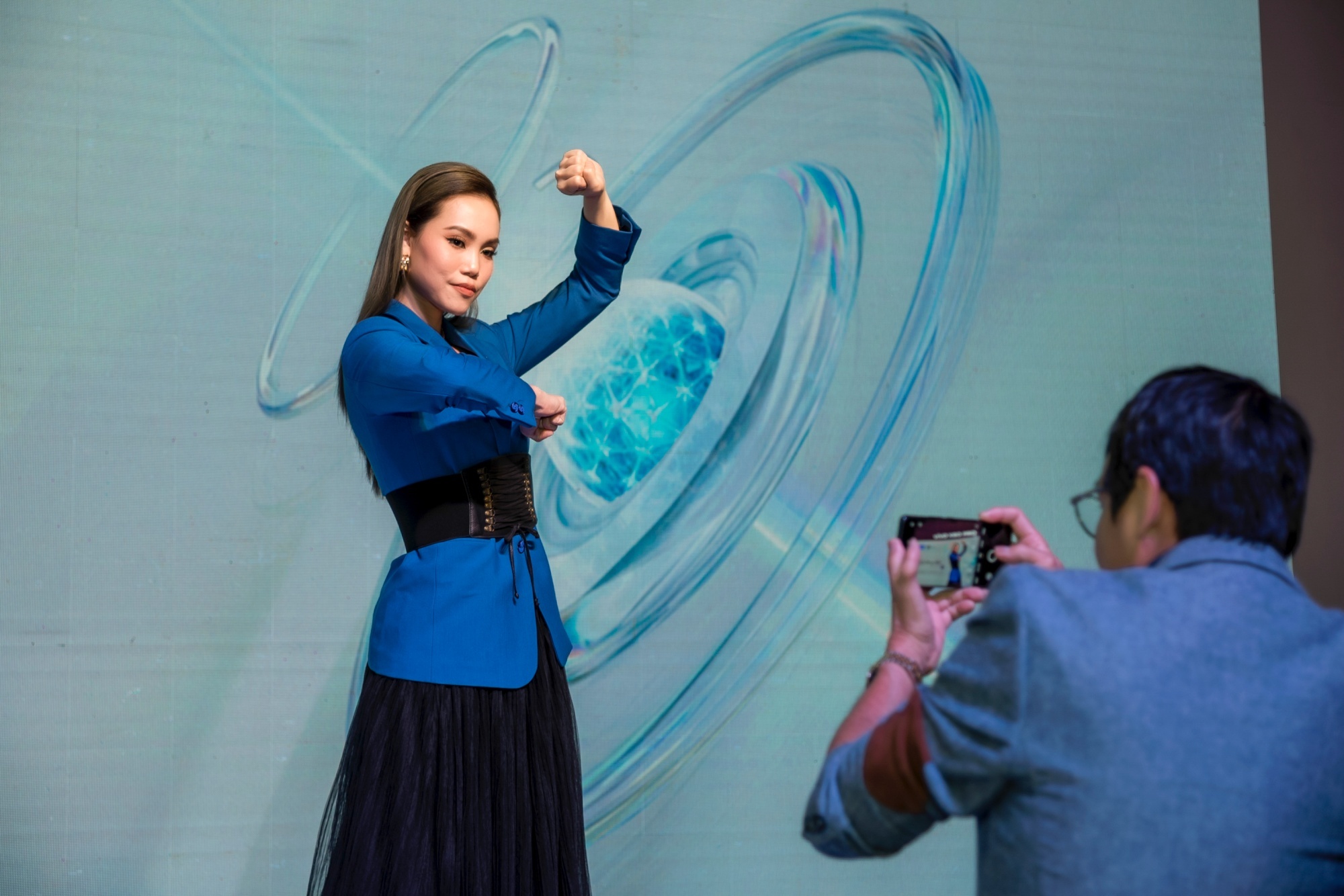 Vivo X60 Pro ket noi 5G, camera Zeiss ra mat tai Viet Nam hinh anh