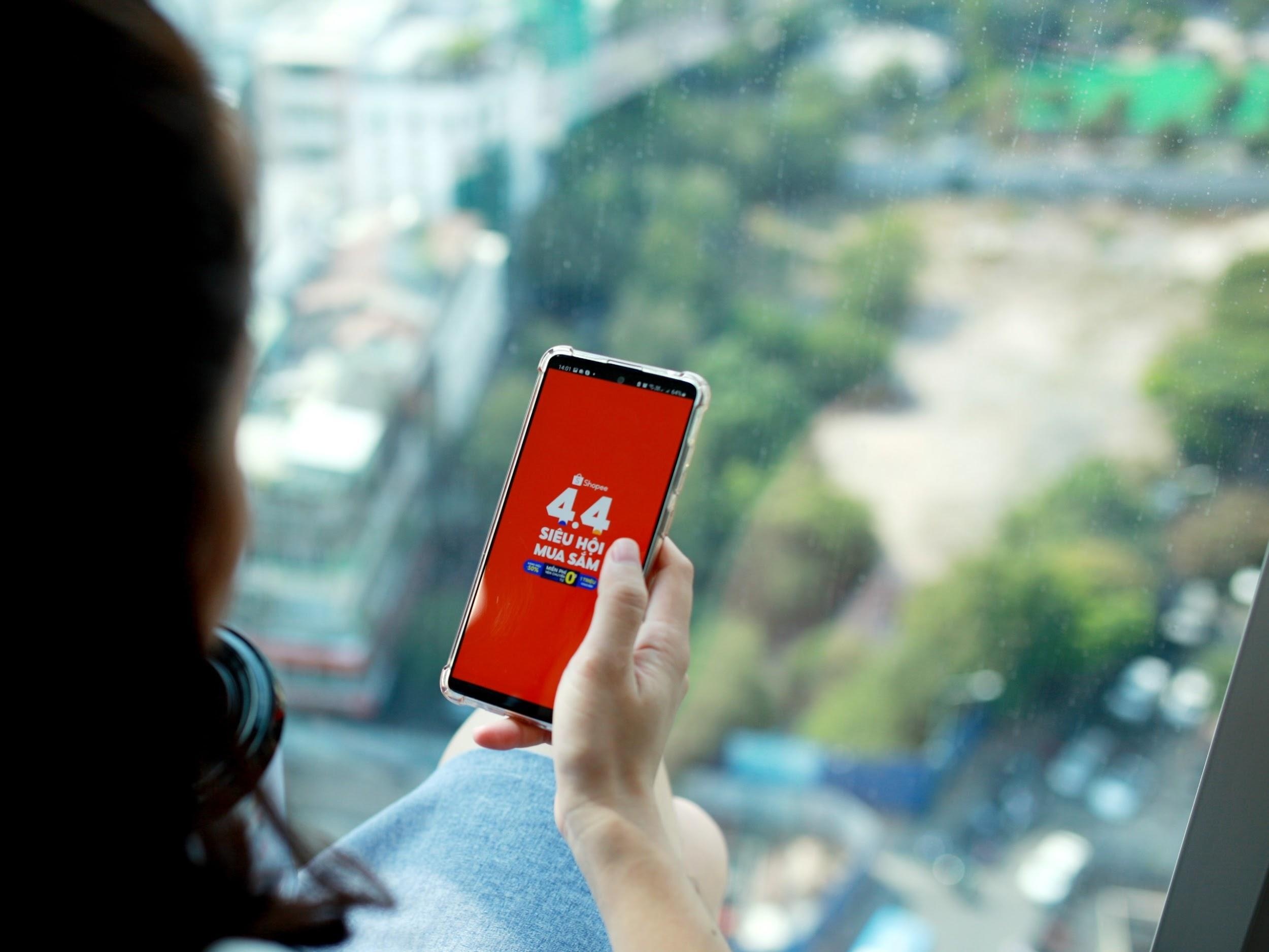 Shopee mo le hoi mua sam 'trai mua' hinh anh