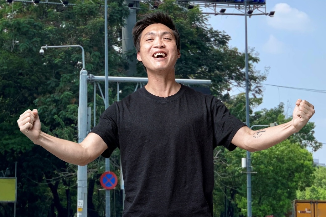 Cau thu Nguyen Tuan Anh va 6 nam, 12 lan dung len sau chan thuong hinh anh