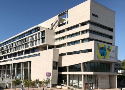 Nhan bang cu nhan tu Phap sau mot nam hoc lien thong hinh anh