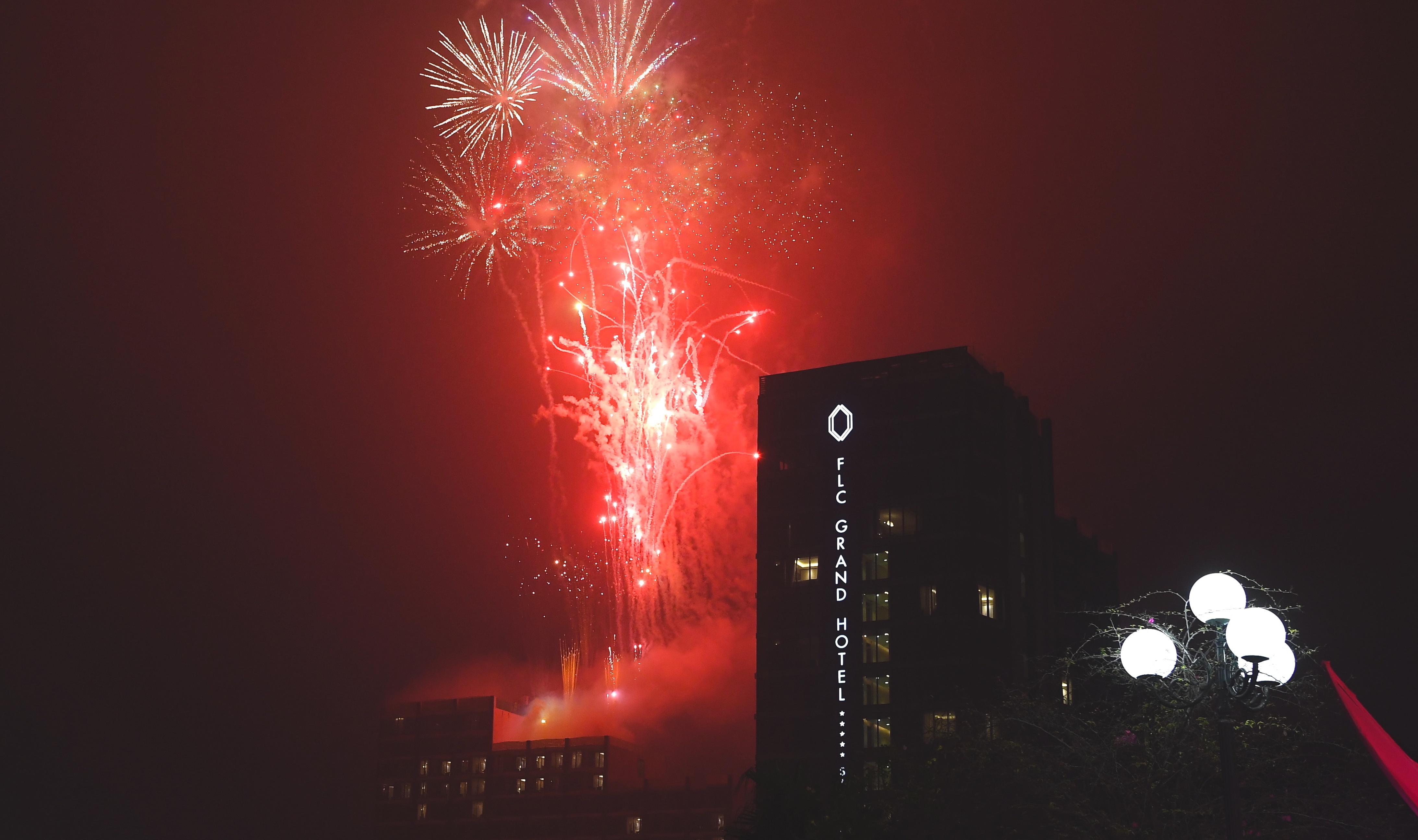 Hang chuc nghin du khach du khai mac le hoi hoa tai Sam Son hinh anh