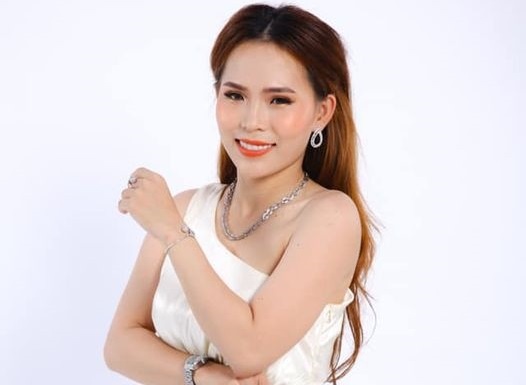 Chon trang phuc ca tinh tai Khanh Ly Boutique hinh anh