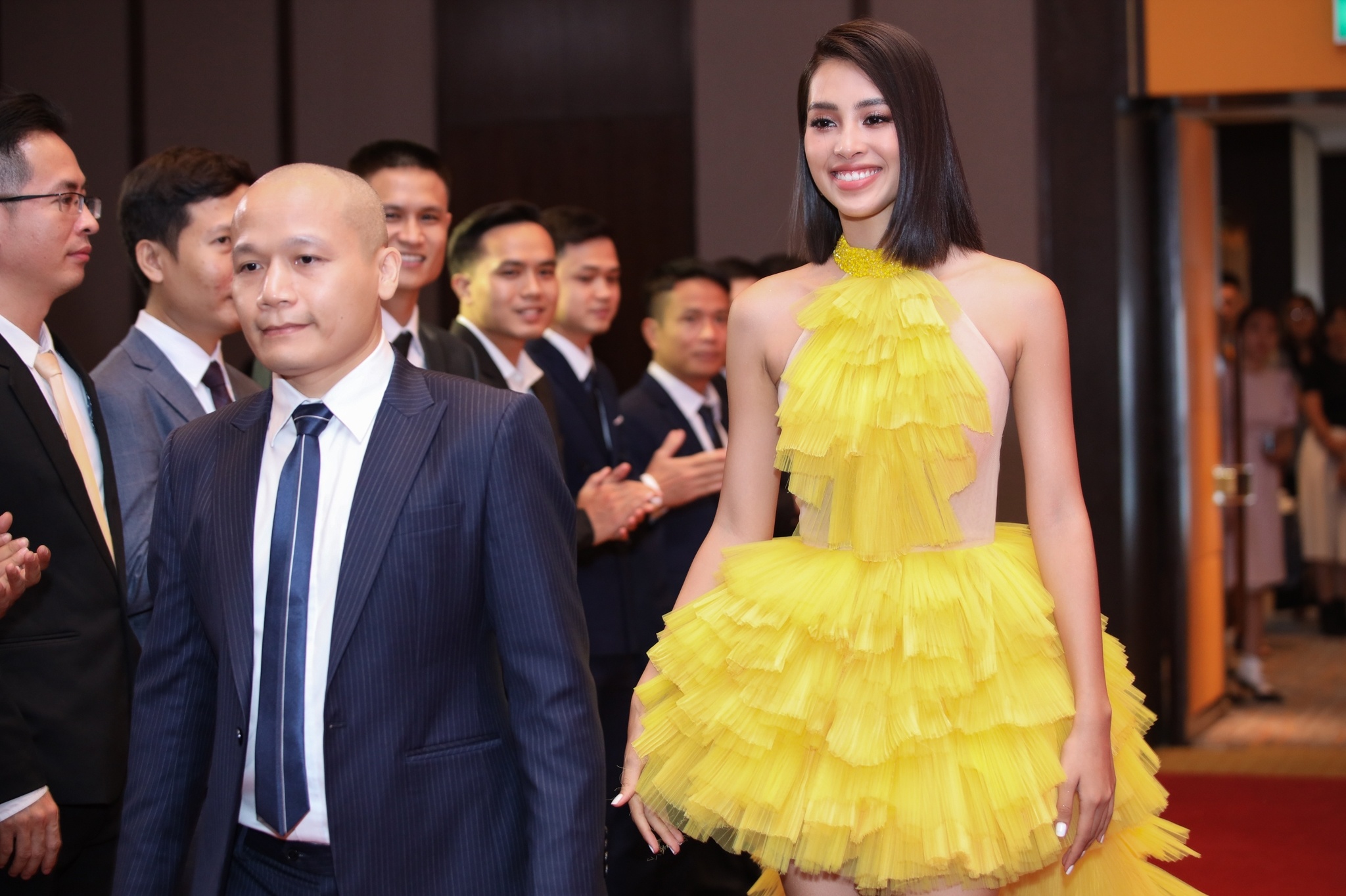 Hoa hau Tieu Vy khoe dang goi cam tai su kien cua Elipsport hinh anh