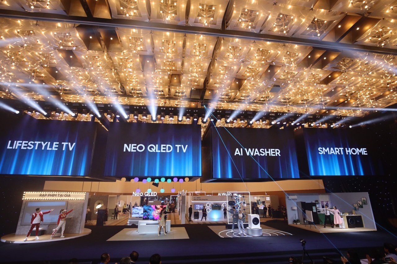 Samsung gioi thieu loat TV, may giat, may chieu moi tai Viet Nam hinh anh