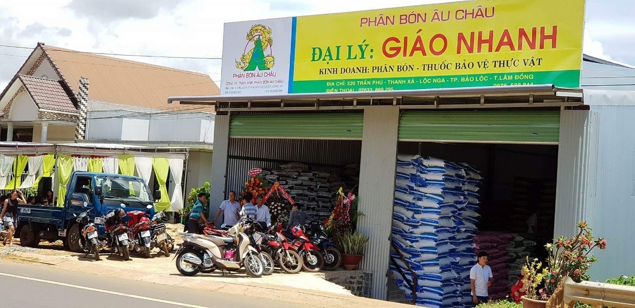 Cua hang phan bon cay trong Giao Nhanh anh 3