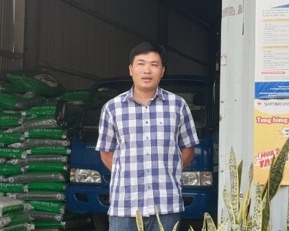 Chu cua hang phan bon mong dong gop cho nong nghiep que huong hinh anh