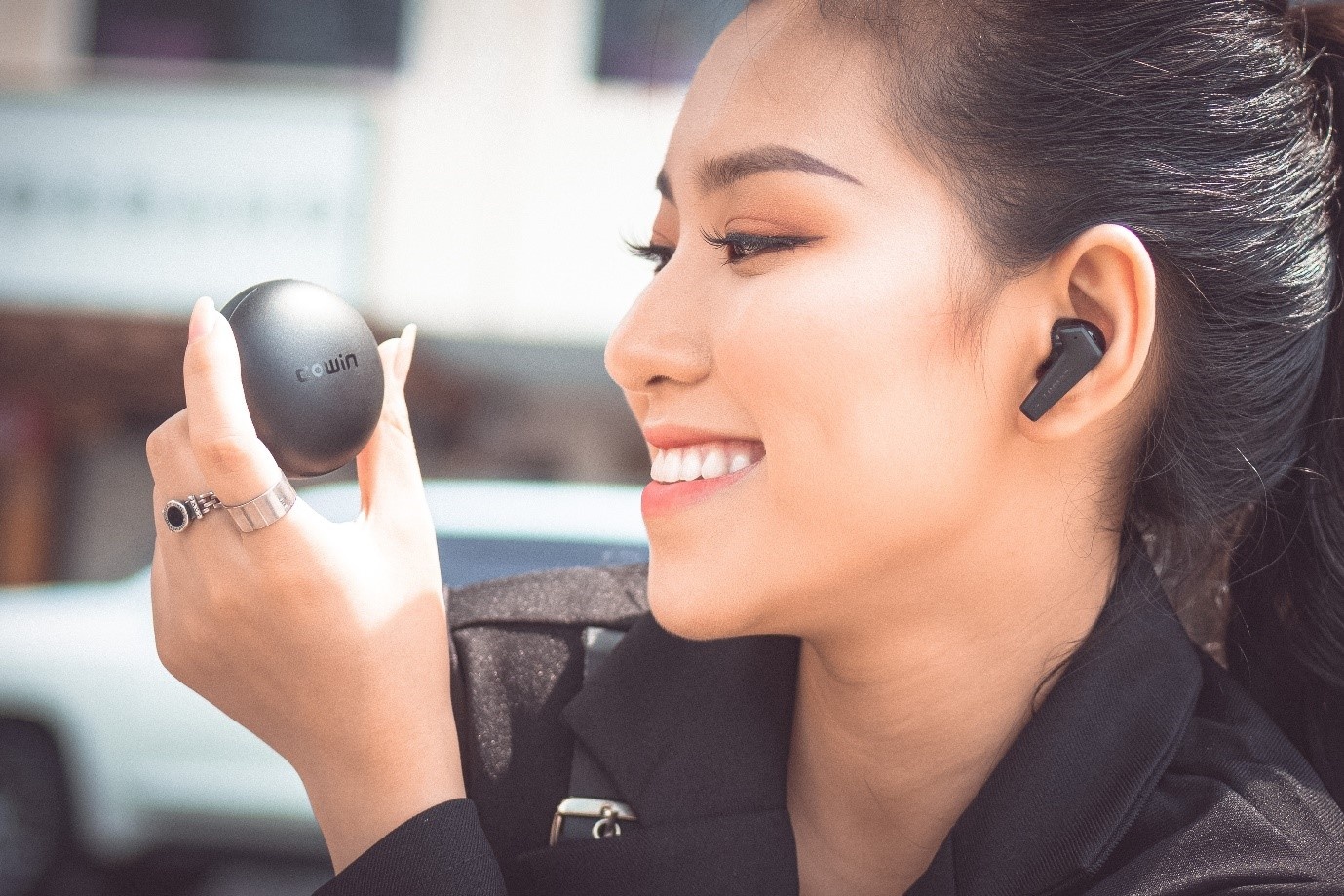 Tai nghe chong on Cowin duoc phan phoi chinh hang tai Viet Nam hinh anh