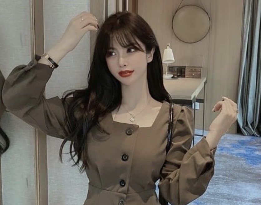 Hoa co nang nang dong voi trang phuc cua Nguyen Hoai Shop hinh anh