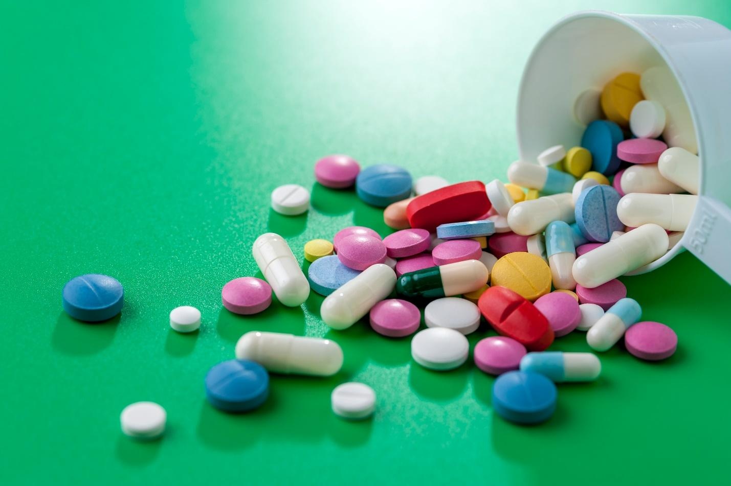 Dung thuoc tri viem khop goi can luu y gi? hinh anh