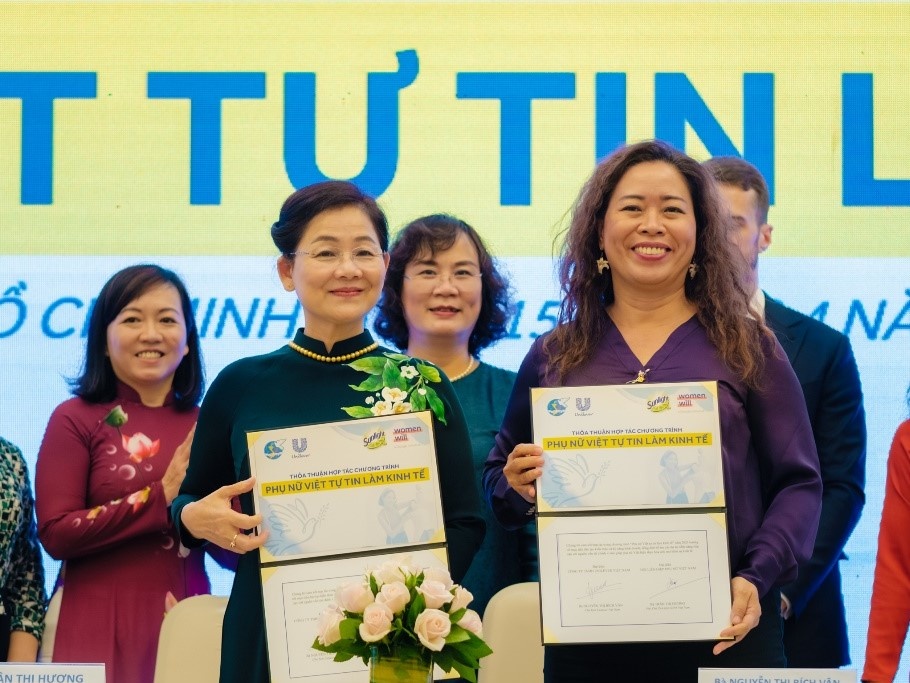 Tai tro 1 ty dong cho 60 phu nu Viet tu tin lam kinh te hinh anh