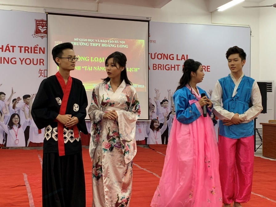 THPT Hoang Long,  day tieng Han anh 3