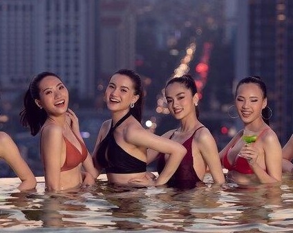 Du dai tiec ho boi tai khach san dat vang dip 30/4-1/5 hinh anh