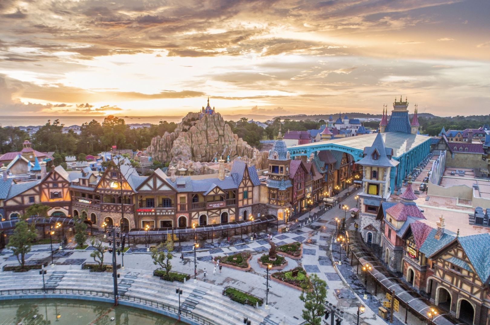 Vingroup,  Grand World anh 10