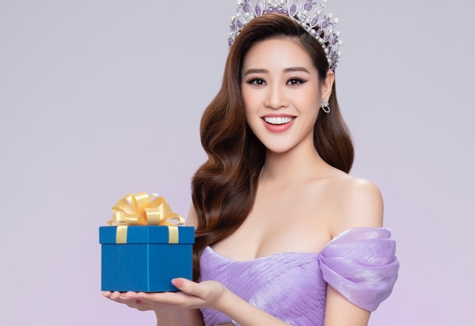 Khanh Van hoa 'co tien' giup Thu Trang trong phim ngan hinh anh