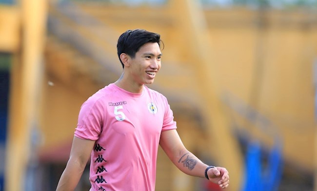 Cung Doan Van Hau tim hieu phuong phap dieu tri chan thuong the thao hinh anh