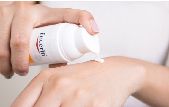 Chon kem chong nang cho da mun can luu y dieu gi? hinh anh