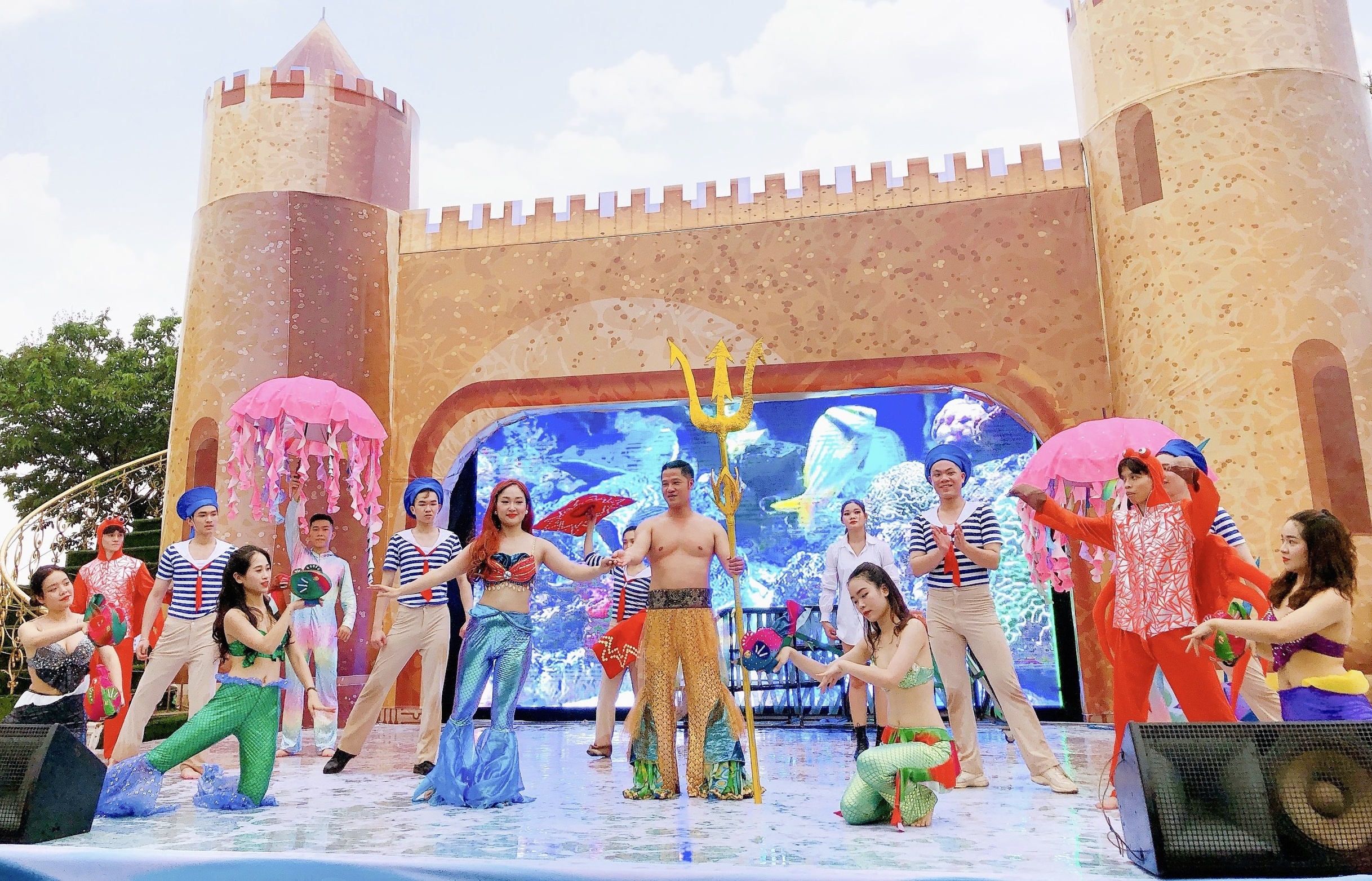 Trai nghiem the gioi dai duong tai Thien Duong Bao Son dip le hinh anh