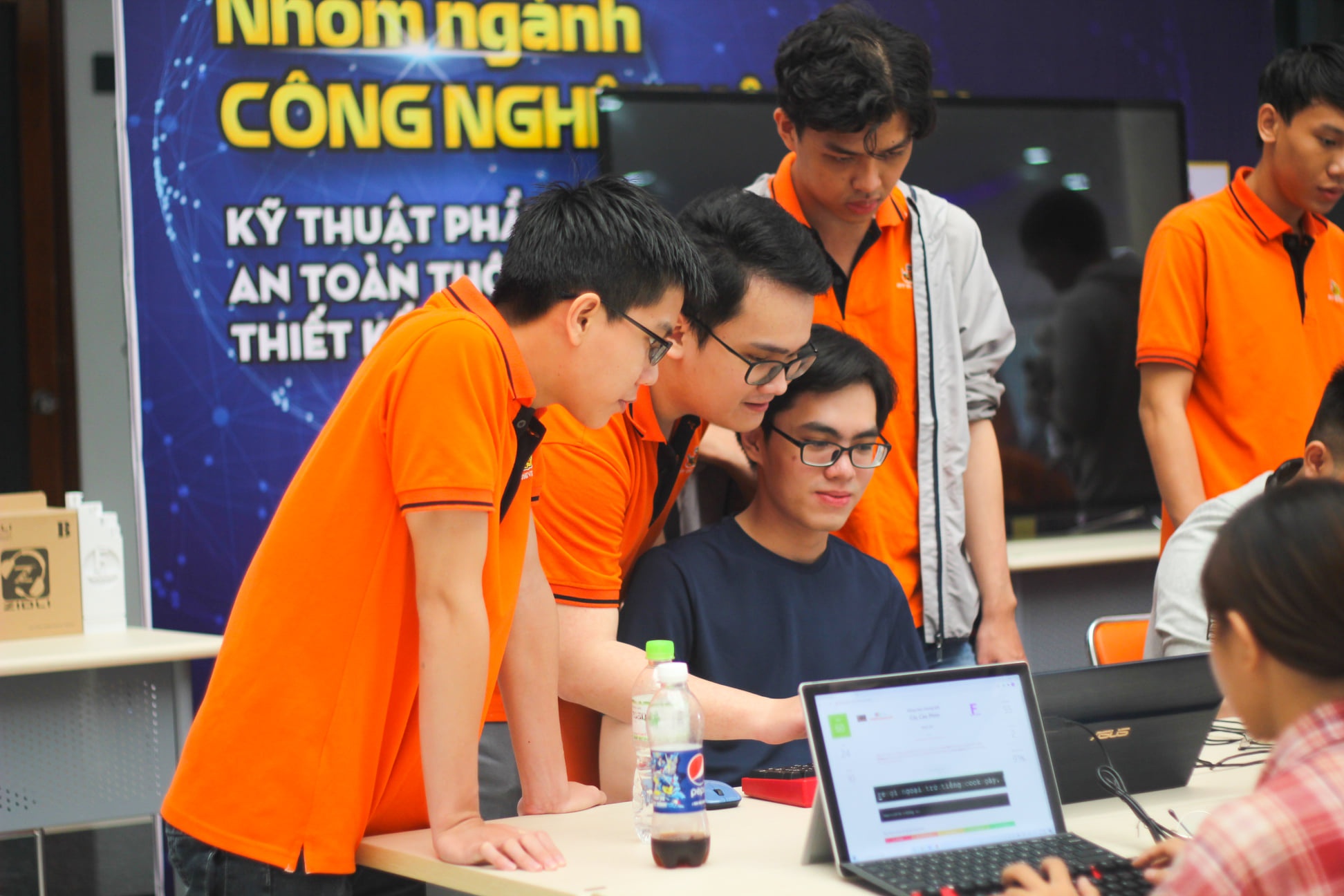 Chon truong phu hop de phat trien ky nang nghe nghiep hinh anh