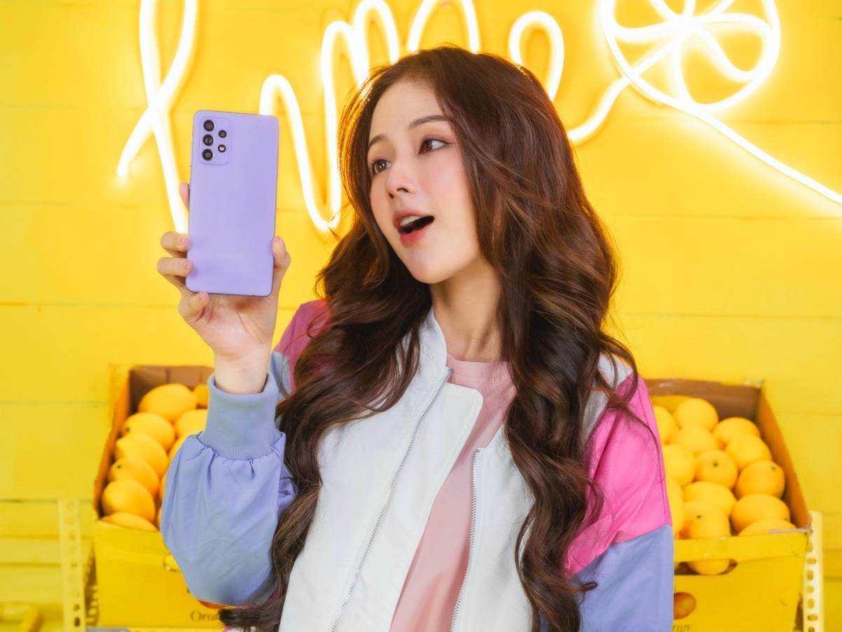 Gen Z choi, hoc va yeu day ca tinh qua man hinh smartphone hinh anh