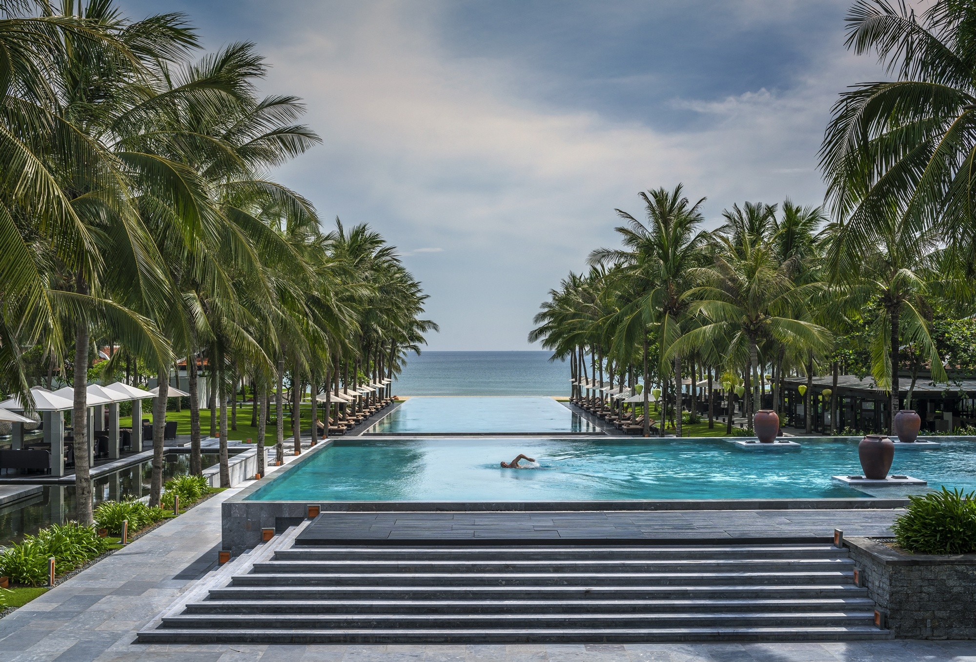 Kham pha resort dien ra liveshow cua Duong Trieu Vu hinh anh