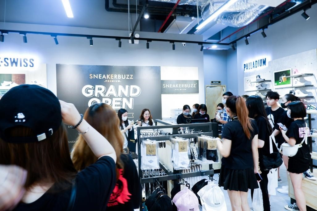 Sneaker Buzz ảnh 2 Sneaker Buzz anh 2