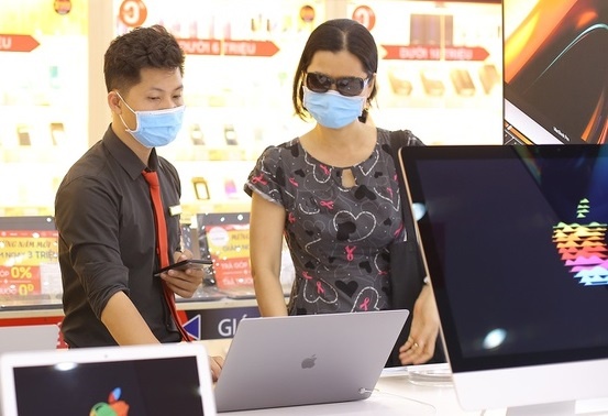 FPT Shop tang truong manh tren thi truong ban le laptop hinh anh