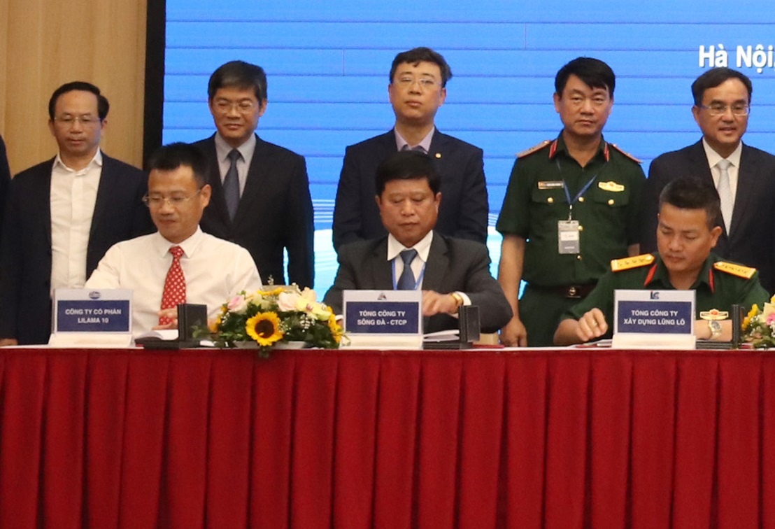 EVN ky ket hop dong goi thau du an nha may thuy dien Ialy mo rong hinh anh