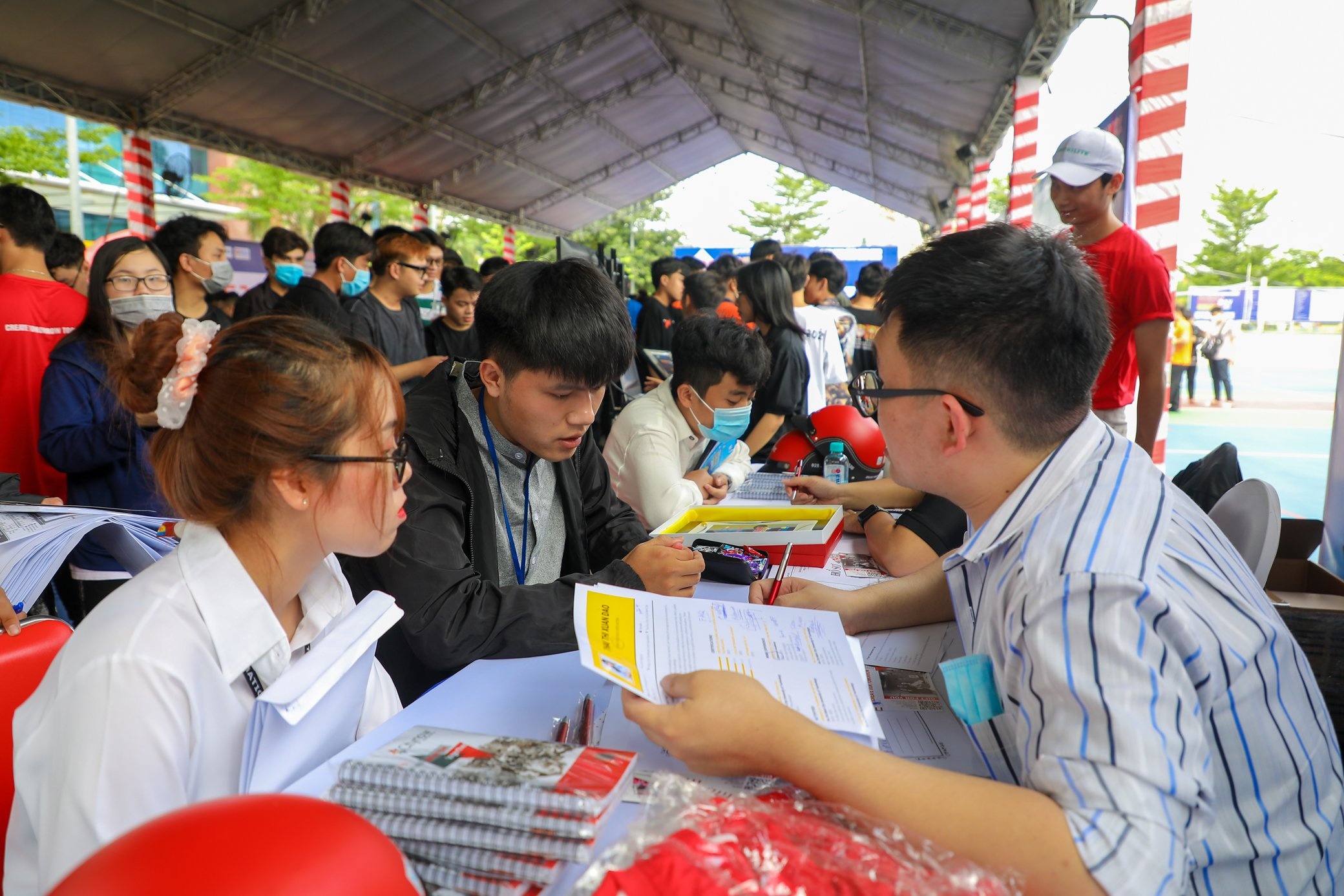 Hon 2.000 viec lam cho sinh vien CNTT tai ‘Hutech IT Open Day’ hinh anh