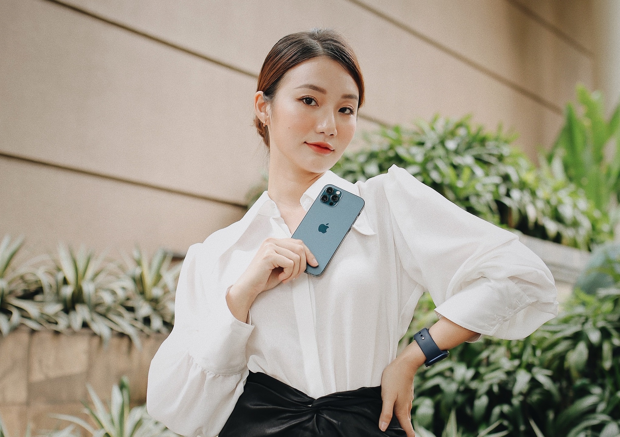 FPT Shop giam den 4 trieu, tang dung luong 5G khi mua iPhone 12 series hinh anh