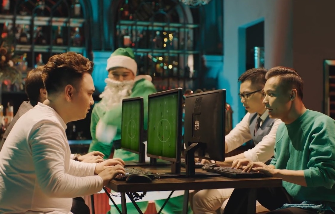 Fan bong da lam gi dip nghi le? hinh anh