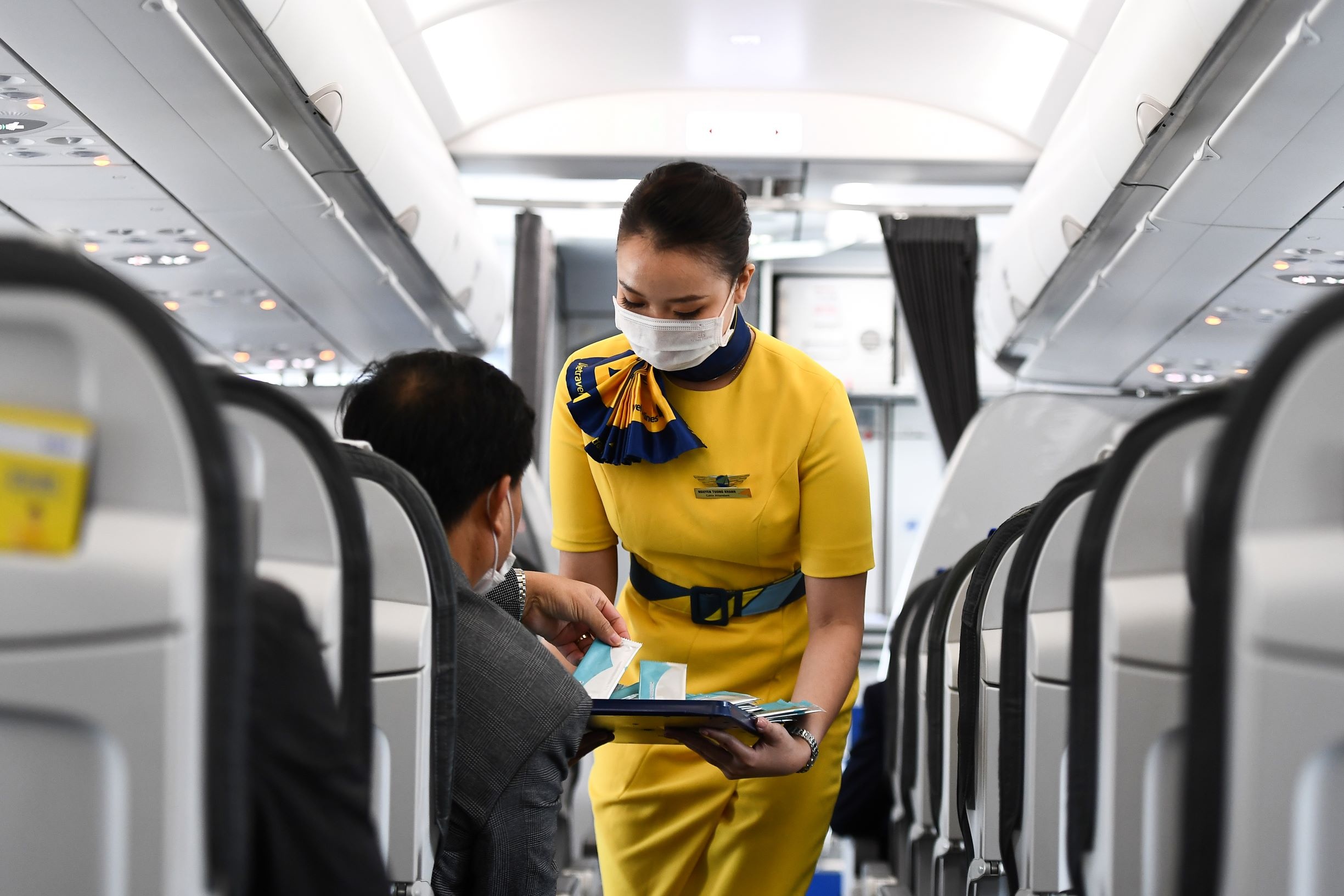 Vietravel Airlines,  huong dan vien tren tau bay anh 3