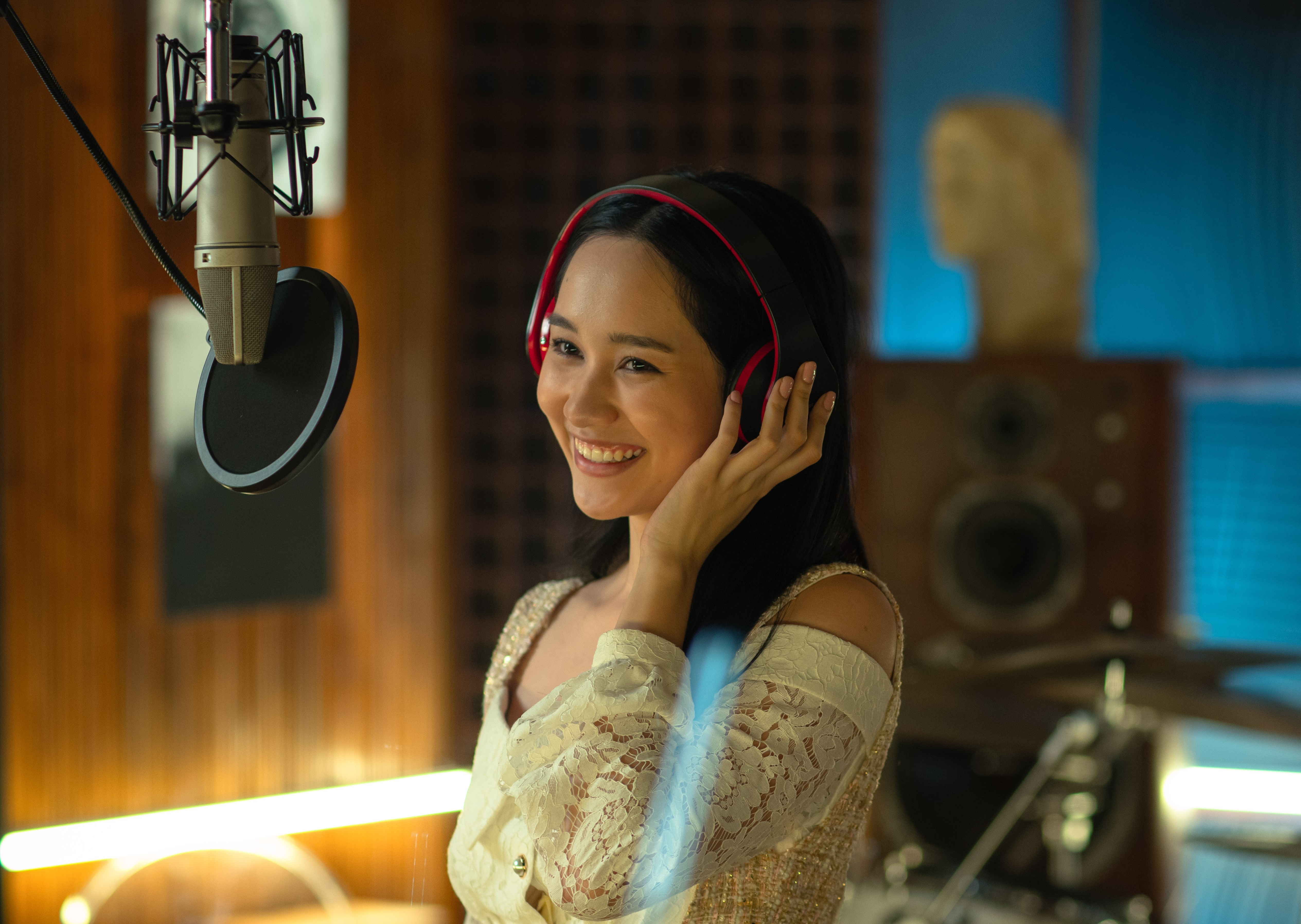 Thuc trang showbiz nhieu cam do trong 'Thien than ho menh' hinh anh