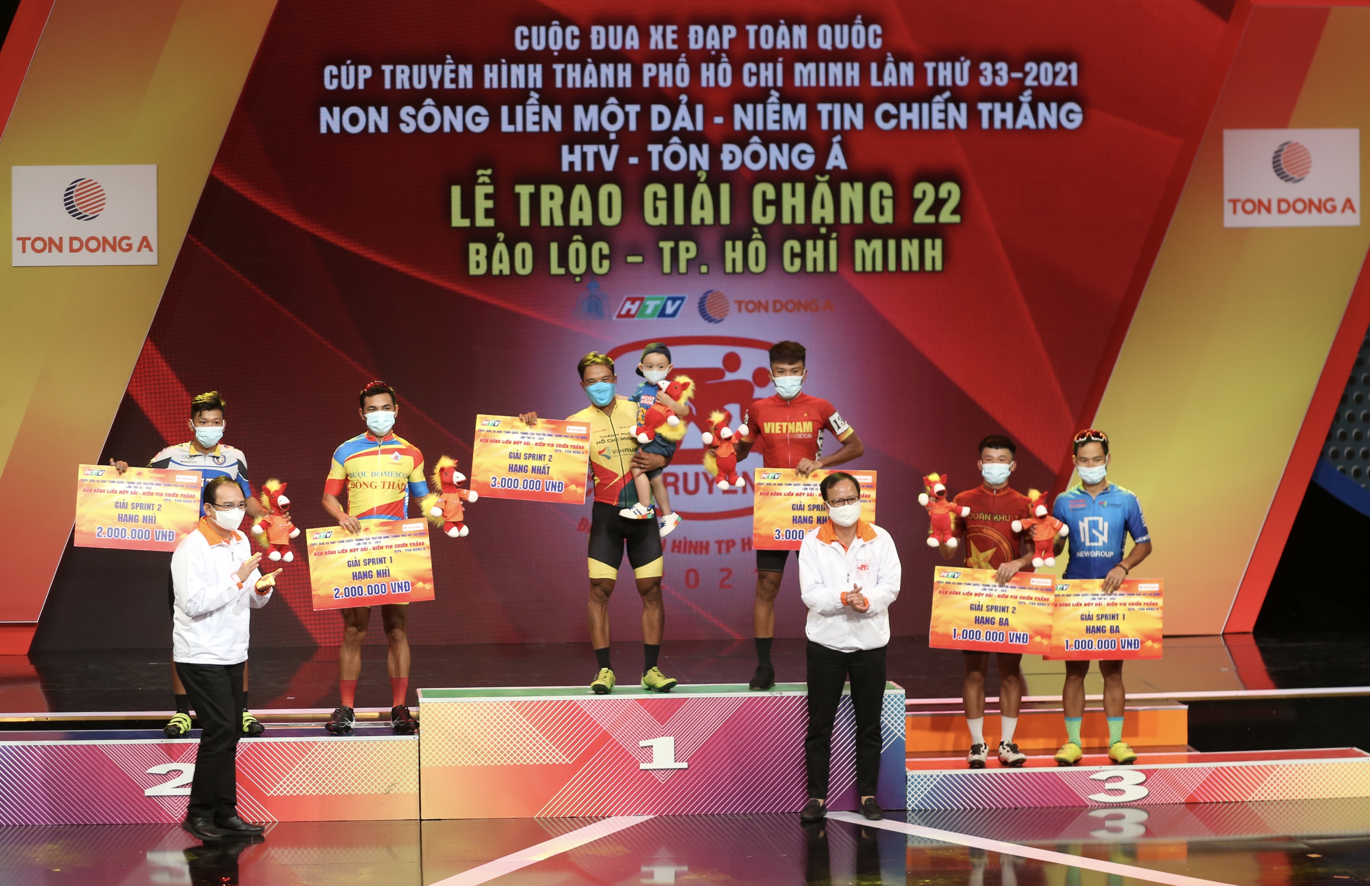 Ton Dong A,  dua xe dap anh 2