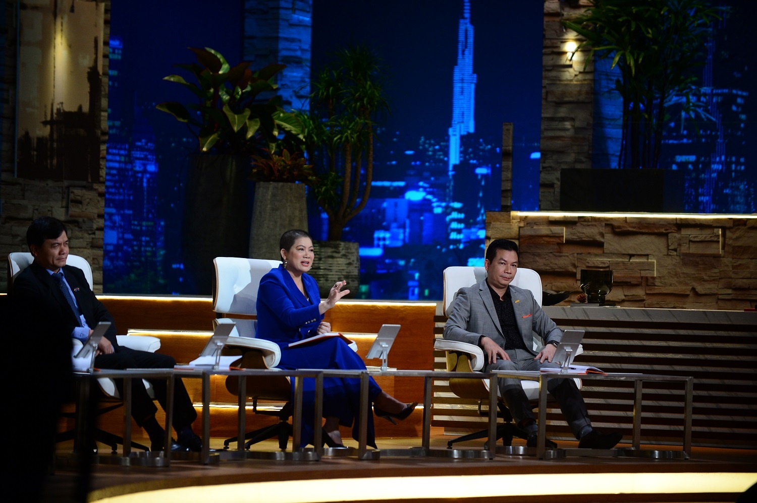 Shark Tank mua 4,  shark lien anh 1